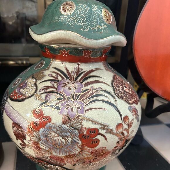 Vintage Japanese Green and white ceramic cookie jar vase with gold accents 13" - Picture 14 of 16